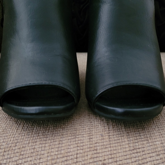 SOLE SENSEABILITY MEMORY FOAM PEEP TOE BOOTIES - Picture 7 of 11